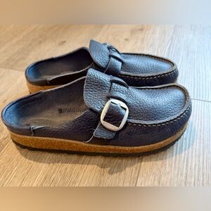 Birkenstock Buckley clogs in navy blue leather size 36